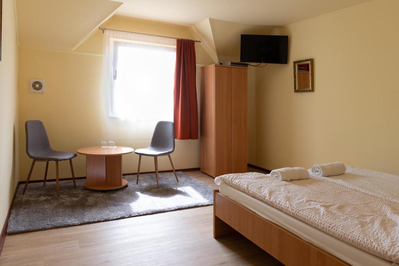 Janoshalma Kiraly Lovastanya Panzio B&B 외부 사진