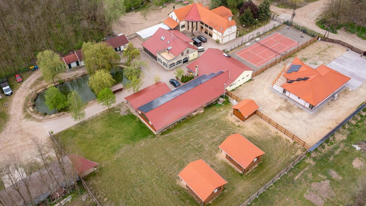 Janoshalma Kiraly Lovastanya Panzio B&B 외부 사진
